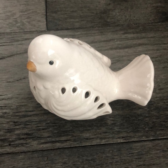 Other - White small ceramic Dove accent decor